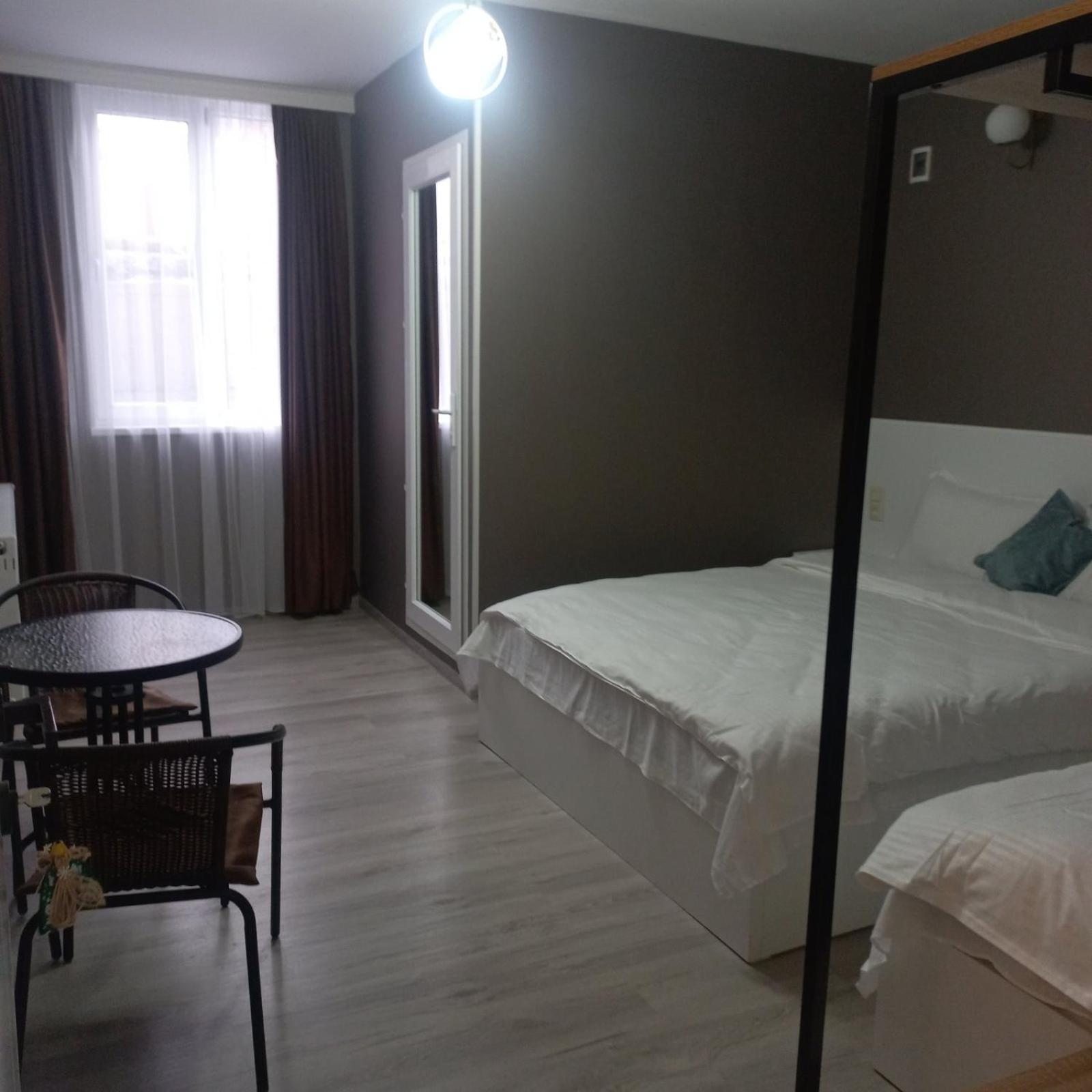 Ira & Vaso'S Guest House Borjomipark Quarto foto