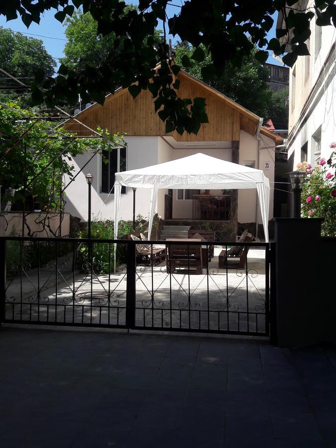 Ira & Vaso'S Guest House Borjomipark Exterior foto
